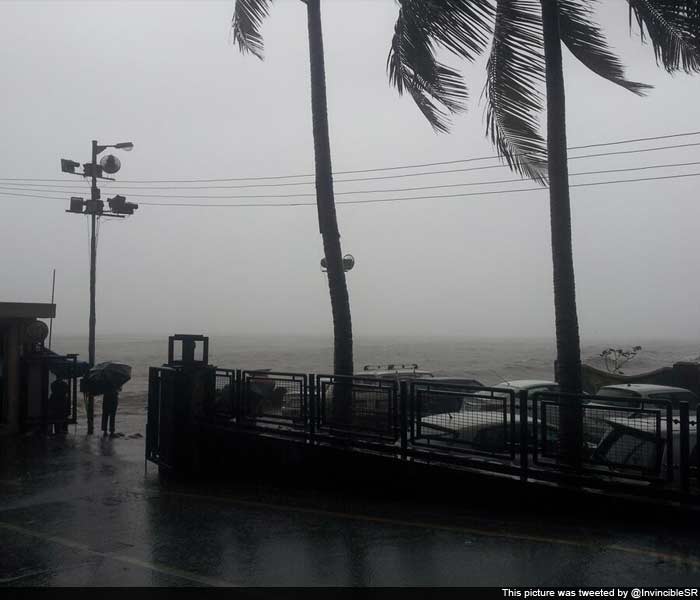 People advised to stay home as heavy rains lash Mumbai