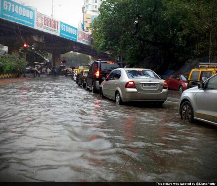 People advised to stay home as heavy rains lash Mumbai