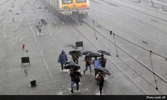 People advised to stay home as heavy rains lash Mumbai