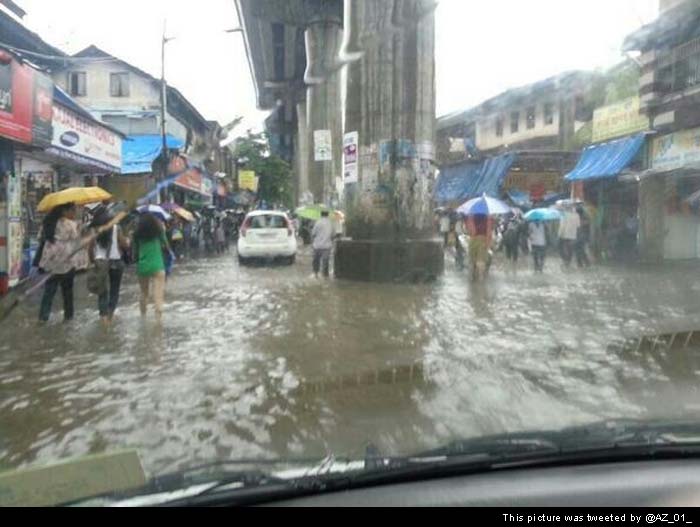 People advised to stay home as heavy rains lash Mumbai