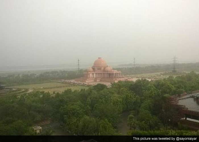 A Twitter user captured a shot of the beautiful Akshardham temple during the rains.