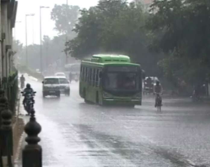 Intersections such as ITO, Laxmi Nagar, Ring Road, South Extension, Azad Market, Kashmere Gate, Nehru Place and Badarpur flyover had traffic jams.