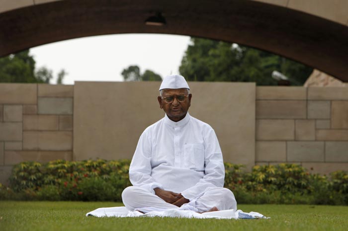 Anna Hazare arrested, sent to Tihar