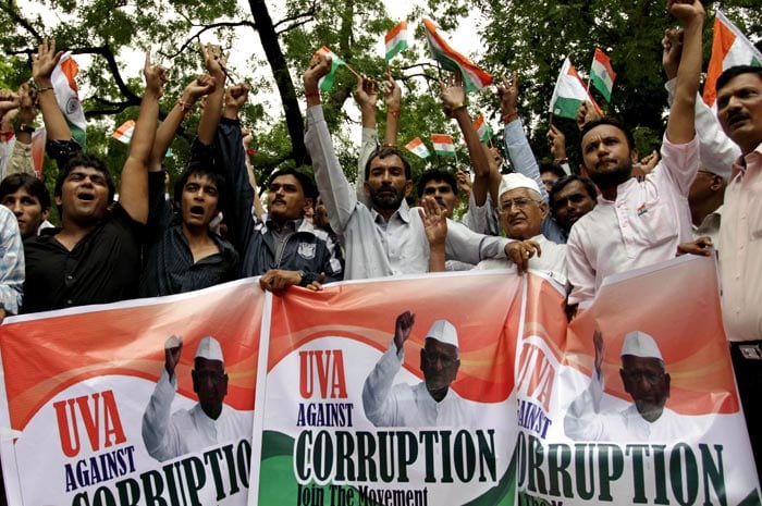 Anna Hazare arrested, sent to Tihar