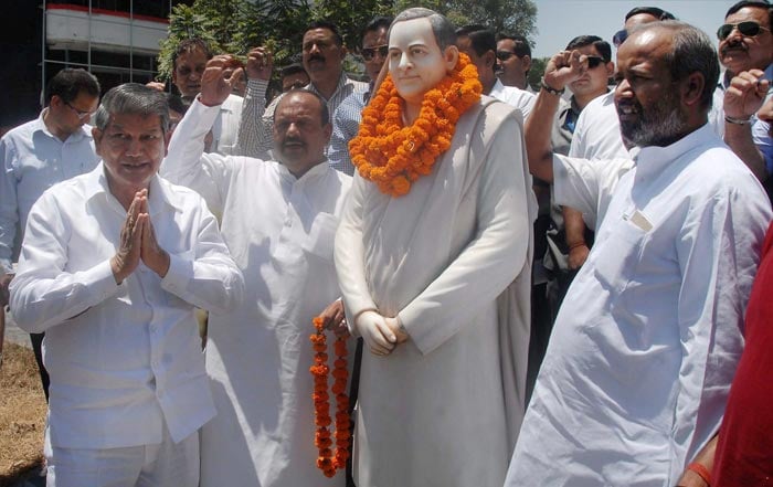 Uttarakhand CM Harish Rawat with Congress party leaders gather to pay their respects to Rajiv Gandhi in Dehradun.