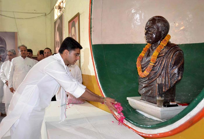 Rajasthan Congress President Sachin Pilot pays his tributes to the former leader in Jaipur. (PTI)