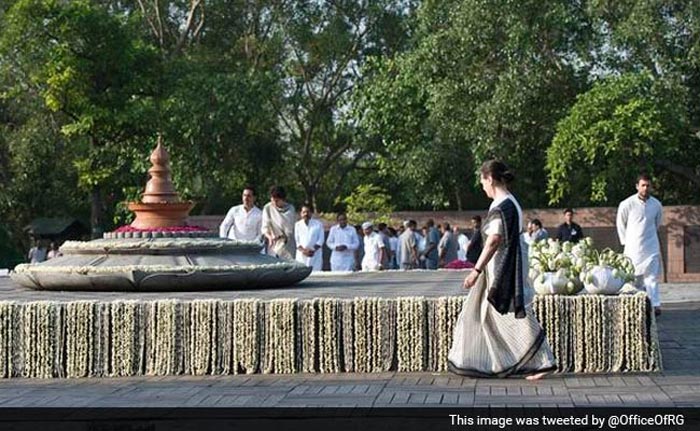 Gandhi family paying tributes at Vir Bhumi, former Prime Minister Rajiv Gandhi's memorial in Delhi.