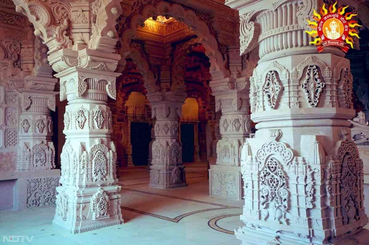 सदियों की प्रतीक्षा का परिणाम... जब सपना संगमरमर में बदल गया. राम मंदिर की पहली मंजिल सिर्फ इमारत नहीं, एक युग की पुनर्स्थापना की तरह है.