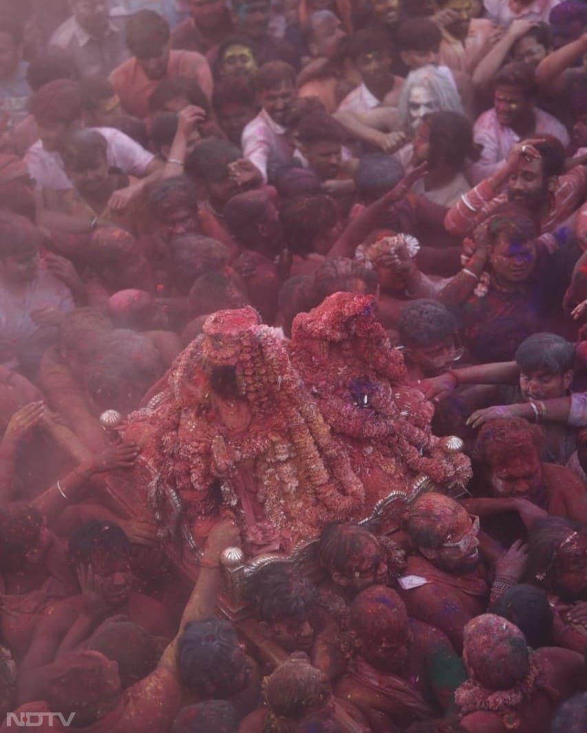 नजारा ऐसा कि मन मोह ले... काशी में रंगभरी एकादशी की धूम, शिवभक्तों ने जमकर उड़ाया गुलाल