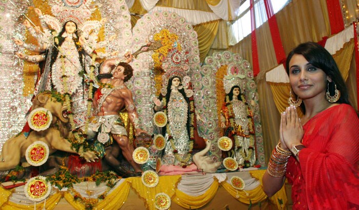 Rani Mukherjee poses in front of a tableaux dedicated to the Hindu Goddess Durga in Mumbai. (Photo: AFP)