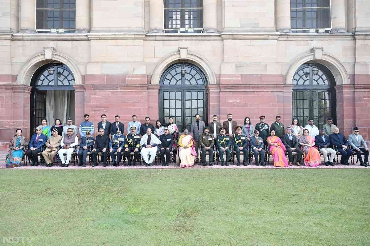 भारत की राष्ट्रपति श्रीमती द्रौपदी मुर्मू ने 16 दिसंबर, 2025 को विजय दिवस के अवसर पर राष्ट्रपति भवन में परम वीर दीर्घा का उद्घाटन किया.