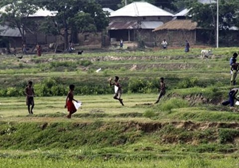 <b>Message from skies:</b> Village children collect pamphlets airdropped at Koima in west Midnapore, about 147 kilometers west from Kolkata. (AP)