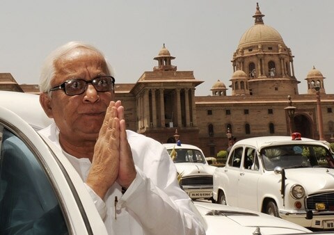 <b>In tight spot:</b> West Bengal Chief Minister Buddhadeb Bhattacharjee gestures as he arrives for a meeting with Home Minister P Chidambaram in New Delhi 

on June 20, 2009. (AFP)