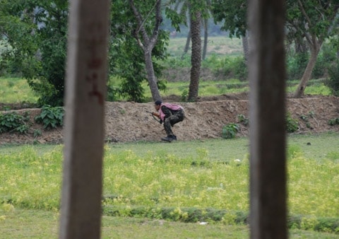 <b>Cautious approach:</b> A paramilitary soldier takes up position during combat with Maoists in Pirrakuli village near Lalgarh in Midnapore. (AFP)