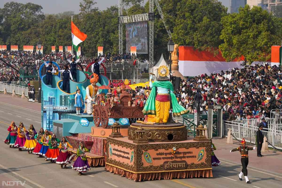 परेड में हरियाणा की झांकी सांस्कृतिक विरासत, ऐतिहासिक महत्व और आधुनिक प्रगति को प्रदर्शित करती है.