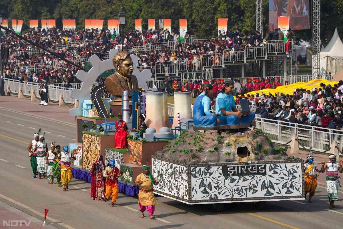 परेड में झारखंड की झांकी ‘स्वर्णिम झारखंड: धरोहर और प्रगति की एक परंपरा' विषय पर आधारित है.