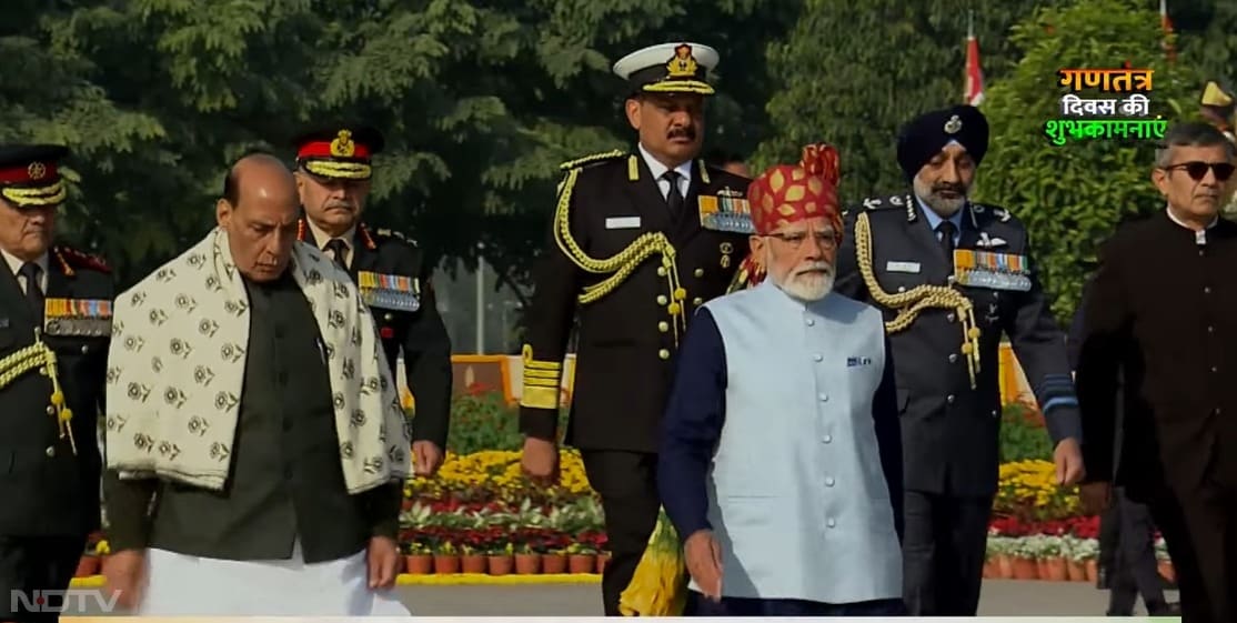 चीफ ऑफ डिफेंस स्टाफ जनरल अनिल चौहान, भारतीय सेना प्रमुख जनरल उपेंद्र द्विवेदी, भारतीय वायु सेना प्रमुख एयर चीफ मार्शल एपी सिंह और भारतीय नौसेना प्रमुख एडमिरल दिनेश के. त्रिपाठी भी मौजूद थे.