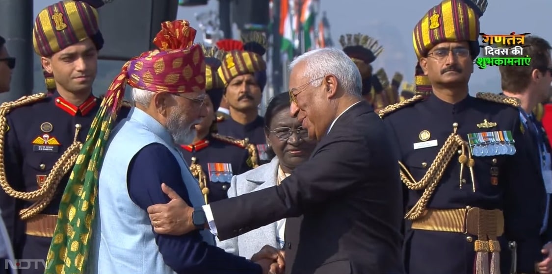 गणतंत्र दिवस के मौके पर विदेशी मेहमान भी पीएम को बधाई देते नजर आए. पीएम मोदी ने भी पूरी गर्मजोशी के साथ खास मेहमानों का स्वागत किया