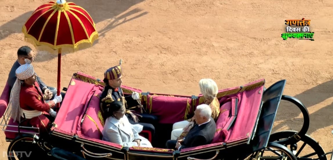 भारत आज 77वां गणतंत्र दिवस मना रहा है. राष्&zwj;ट्रपति द्रौपदी मुर्मू के नेतृत्&zwj;व में राजधानी दिल्&zwj;ली में कर्तव्&zwj;य पथ पर गणतंत्र दिवस के मुख्य समारोह का आयोजन हो रहा है.