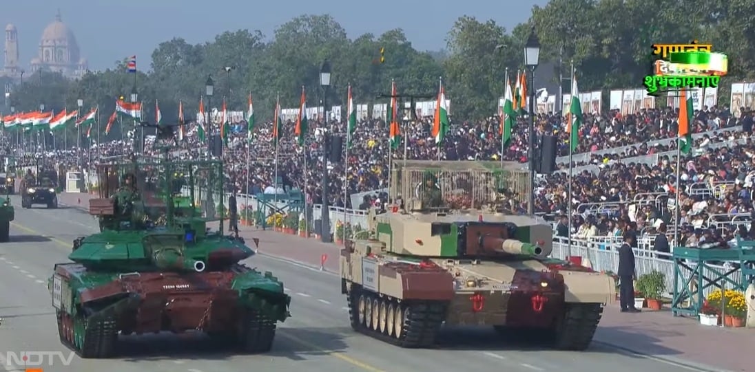 गणतंत्र दिवस की परेड में भारतीय सेना के विशाल टैंक भी शामिल हुए, जिन्होंने हर युद्ध में दुश्मनों के दांत खट्टे किए है.