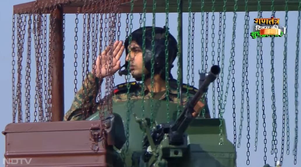 गणतंत्र दिवस परेड के दौरान कर्तव्य पथ पर एनएजी मिसाइल प्रणाली और पैदल सेना के लड़ाकू वाहन का प्रदर्शन किया गया.