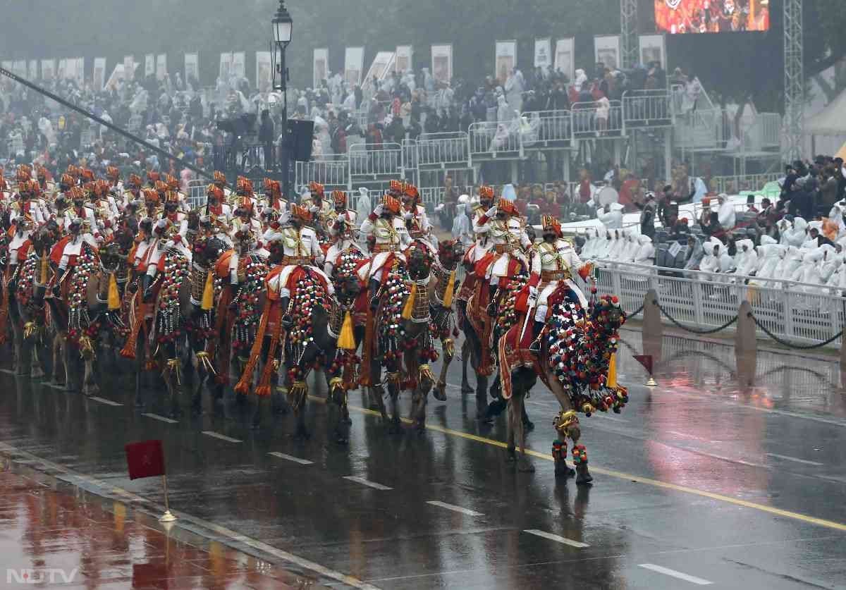 गणतंत्र दिवस परेड में सजे-धजे ऊंट भी परेड में नजर आए.