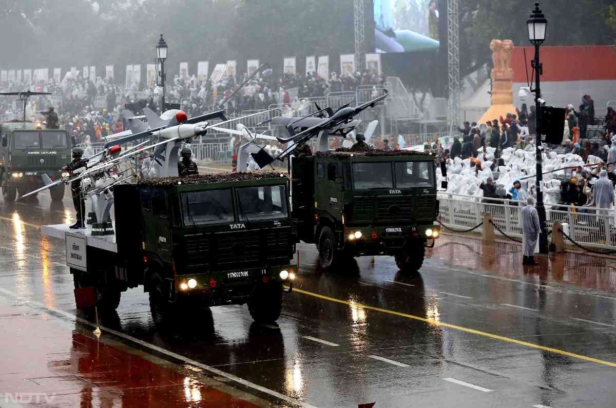 आधुनिक युद्धों में ड्रोन बेहद महत्&zwj;वपूर्ण है और भारतीय सेना लगातार ड्रोन का निर्माण कर रही हैं. शक्तिबाण ड्रोन भारतीय सेना का एक नया और अत्&zwj;याधुनिक ड्रोन सिस्&zwj;टम है.
