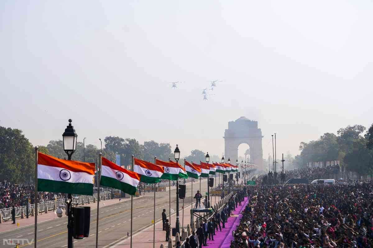 भारत 76वें गणतंत्र दिवस के उपलक्ष्य में रविवार को कर्तव्य पथ पर अपनी सैन्य शक्ति और समृद्ध सांस्कृतिक विरासत का प्रदर्शन करेगा.