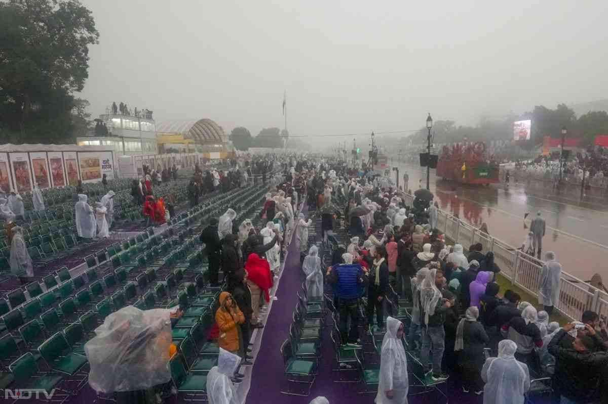 दोनों दिन केंद्रीय सचिवालय मेट्रो स्टेशन (गेट 3 और 4), उद्योग भवन (गेट 1), लाल किला (गेट 3 और 4) और जामा मस्जिद (गेट 3 और 4) पर प्रवेश या निकास प्रतिबंधित रहेगा.