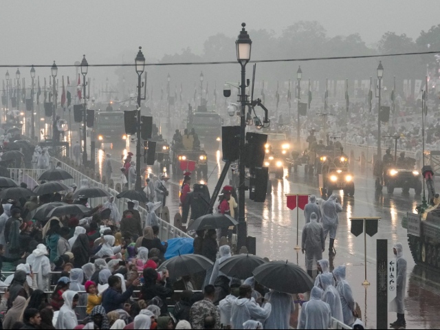 जोश हाई है... झमाझम बारिश में डटे रहे, रिपब्लिक डे फुल रिहर्सल में दिखा जवानों का जज्बा