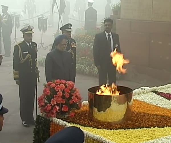 Prime Minister Manmohan Singh paid tribute at the Amar Jawan Jyoti to soldiers who had laid down their lives in the defence of the country. (NDTV Photo)