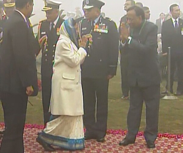 President Pratibha Patil awarded three Ashok Chakras, the country's highest gallantry award in peacetime, ahead of the 60th Republic Day parade that started amid swirling clouds of mist. (NDTV Photo)