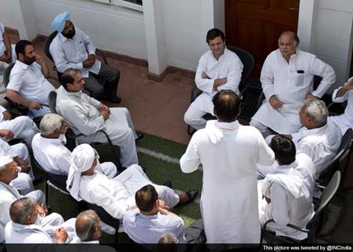 Rahul Gandhi Meets Farmers Ahead of His Mega Rally on Sunday