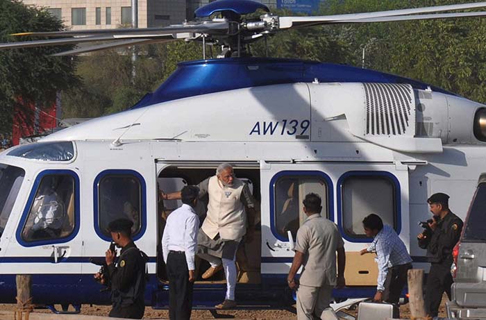 BJP's prime ministerial candidate Narendra Modi steps down from a helicopter.