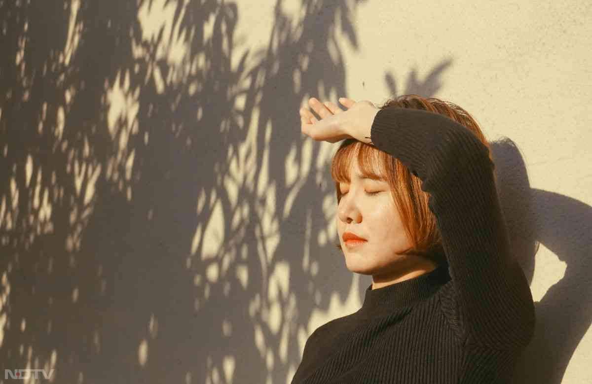 हमारे बुजुर्ग हमेशा कहते थे कि रोज थोड़ी देर धूप में जरूर बैठना चाहिए खासकर सर्दियों के मौसम में.Pic Credit- Pexels