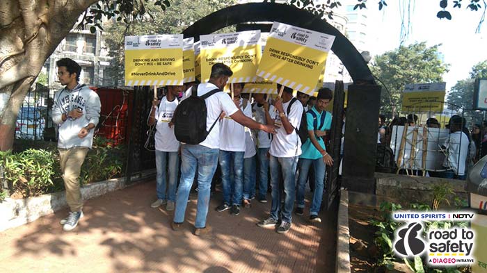 Students arrived with sign-boards and messages to make people aware about the need to be cautious on road when driving and to #NeverDrinkAndDrive.