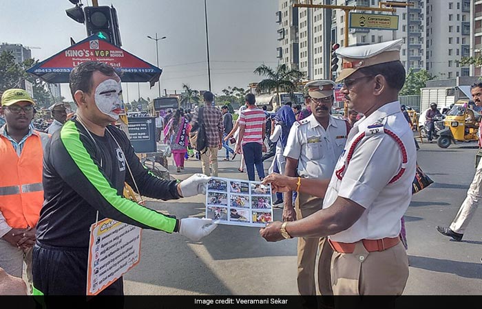 In Pics: A Hearing-Impaired Mime Artist Spreading The Message Of Road Safety