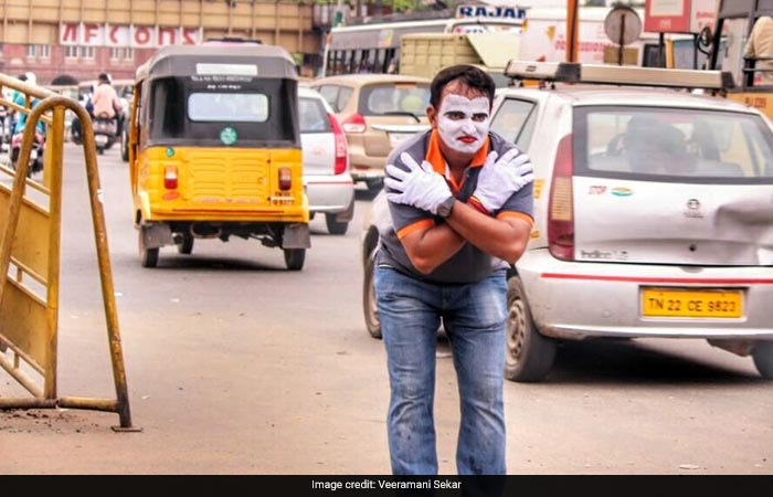 In Pics: A Hearing-Impaired Mime Artist Spreading The Message Of Road Safety