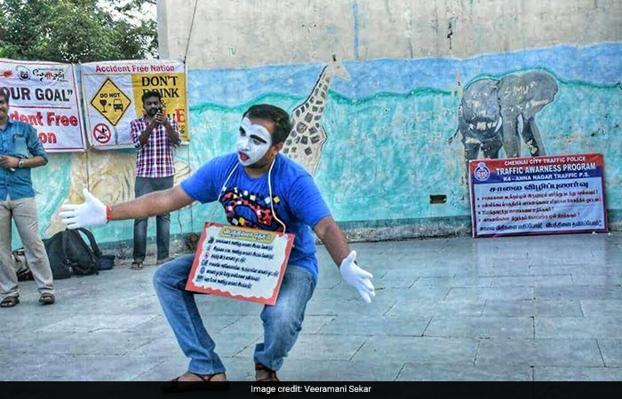 In Pics: A Hearing-Impaired Mime Artist Spreading The Message Of Road Safety