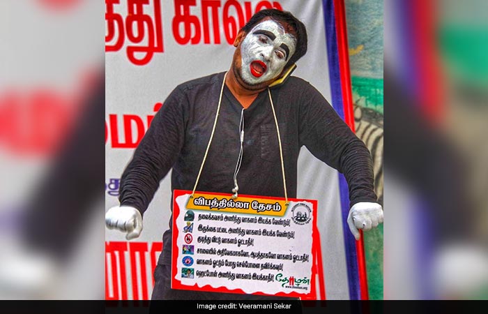 In Pics: A Hearing-Impaired Mime Artist Spreading The Message Of Road Safety