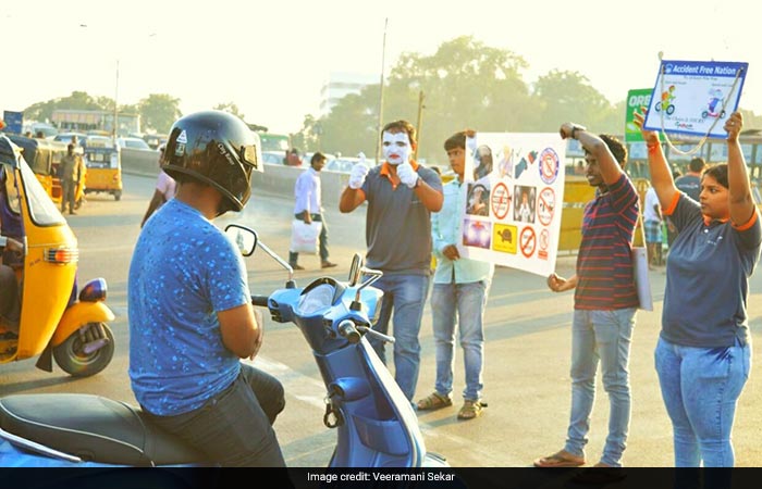 In Pics: A Hearing-Impaired Mime Artist Spreading The Message Of Road Safety