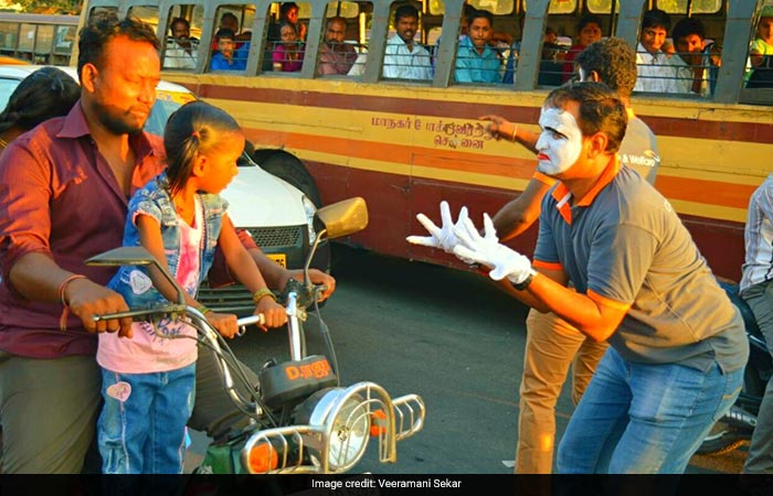 In Pics: A Hearing-Impaired Mime Artist Spreading The Message Of Road Safety