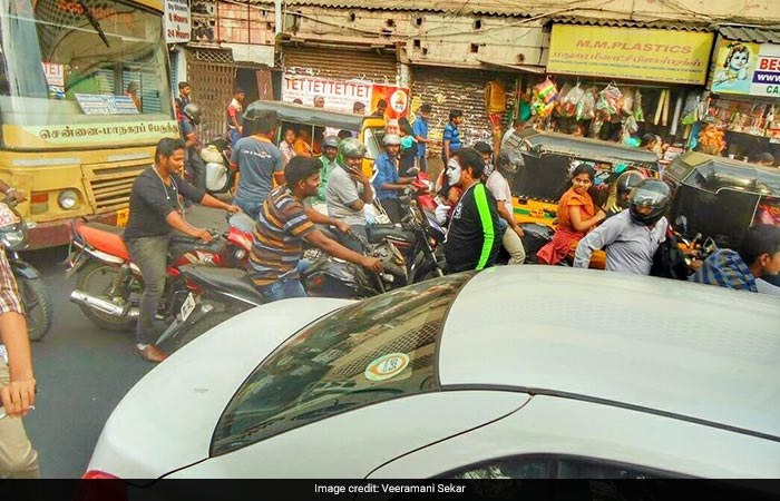 In Pics: A Hearing-Impaired Mime Artist Spreading The Message Of Road Safety