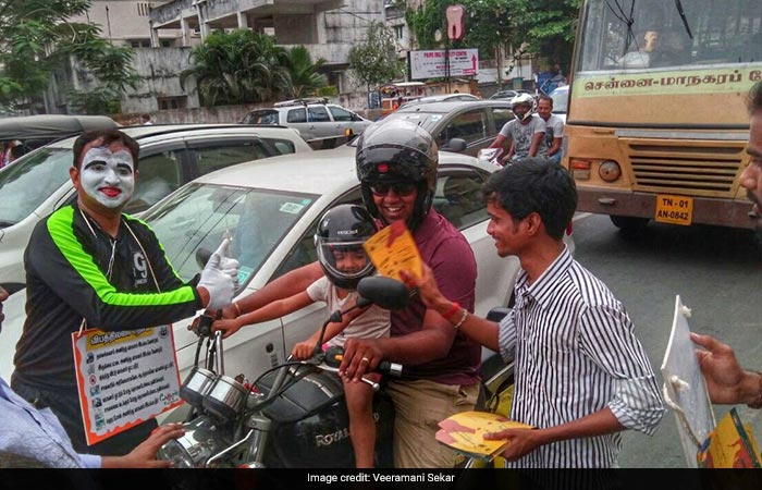 In Pics: A Hearing-Impaired Mime Artist Spreading The Message Of Road Safety