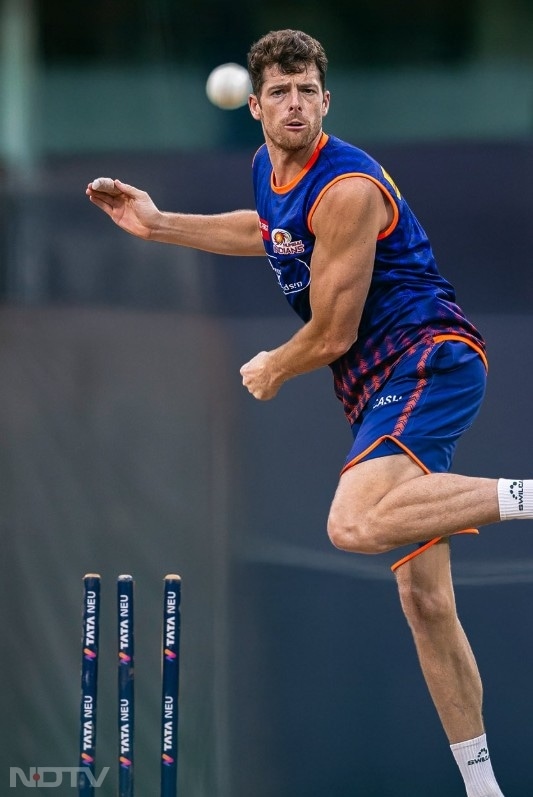 Kiwi off-spinner Mitchell Santner has also joined training for MI. (Credit: X/mipaltan)