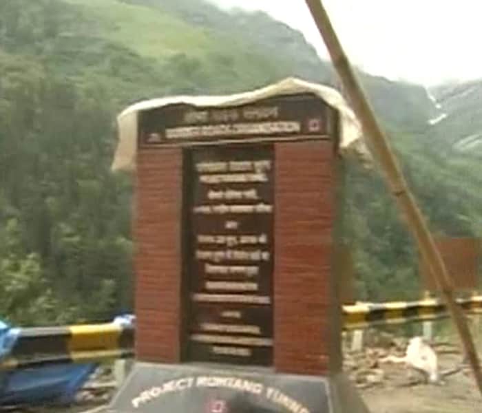 Rohtang tunnel: Sonia Gandhi lays foundation stone