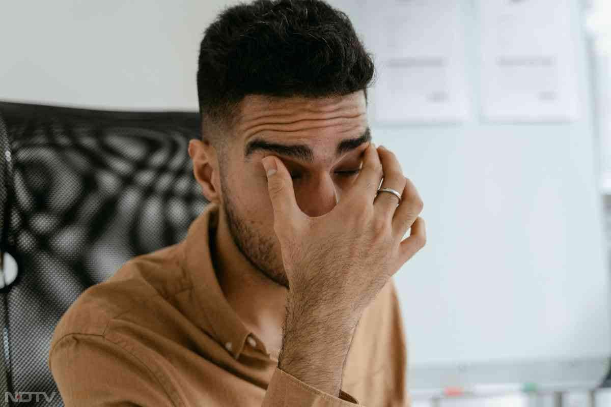 रोज़ चलने से तनाव कम होता है.