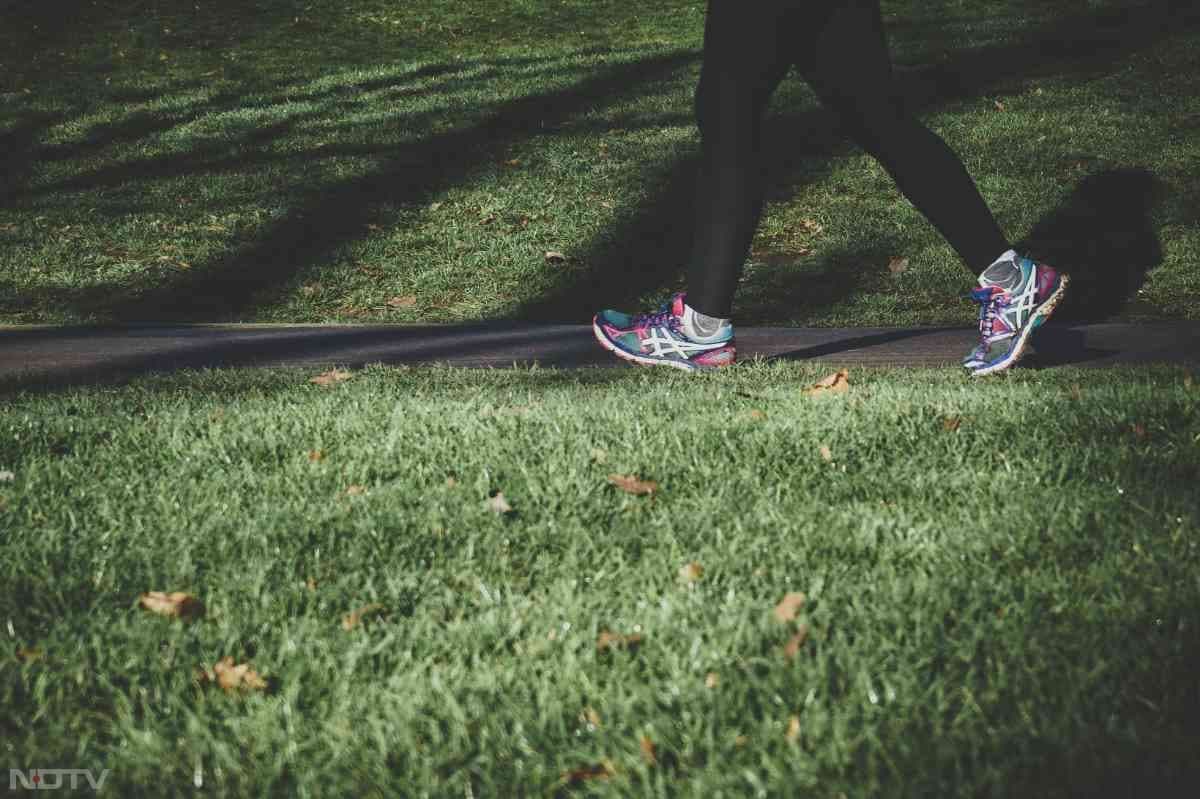 टहलना नींद की गुणवत्ता सुधारता है.