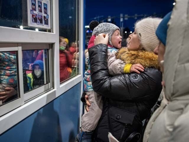 Photo : रूस-यूक्रेन हिंसा: युद्ध के तीसरे दिन के हाल को बयां करतीं हैं ये दर्दनाक तस्वीरें