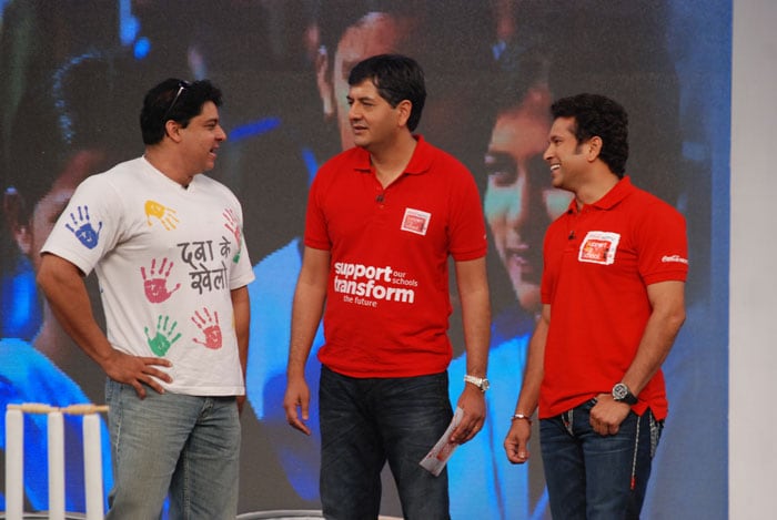 VJ and TV anchor Cyrus Broacha at the event having a conversation with host Vikram Chandra and Sachin.